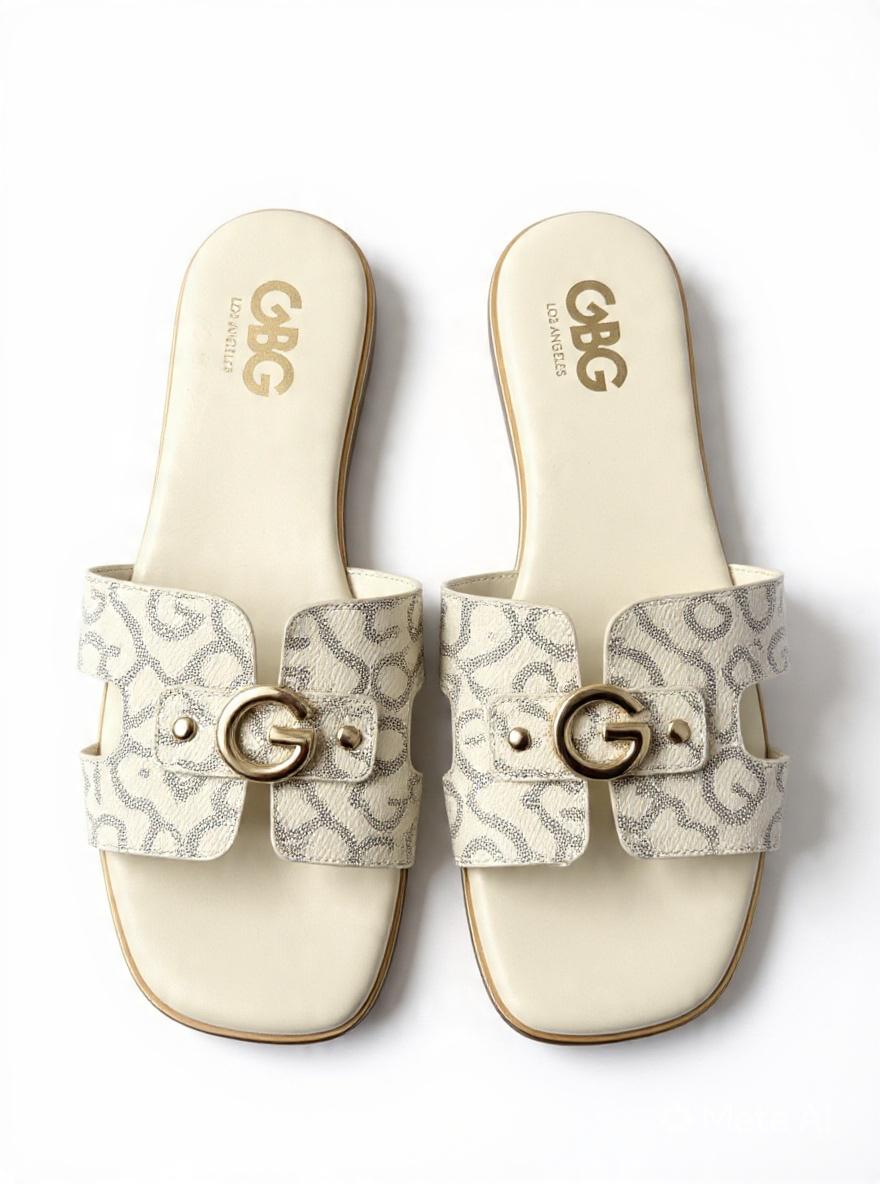 Sandalias GBG Los Angeles GGLEAVI para Mujer Color Marfil con Hebilla Dorada